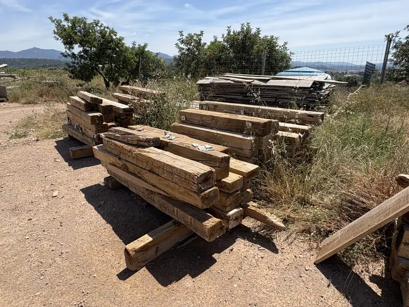 Vigas de madera recicladas.